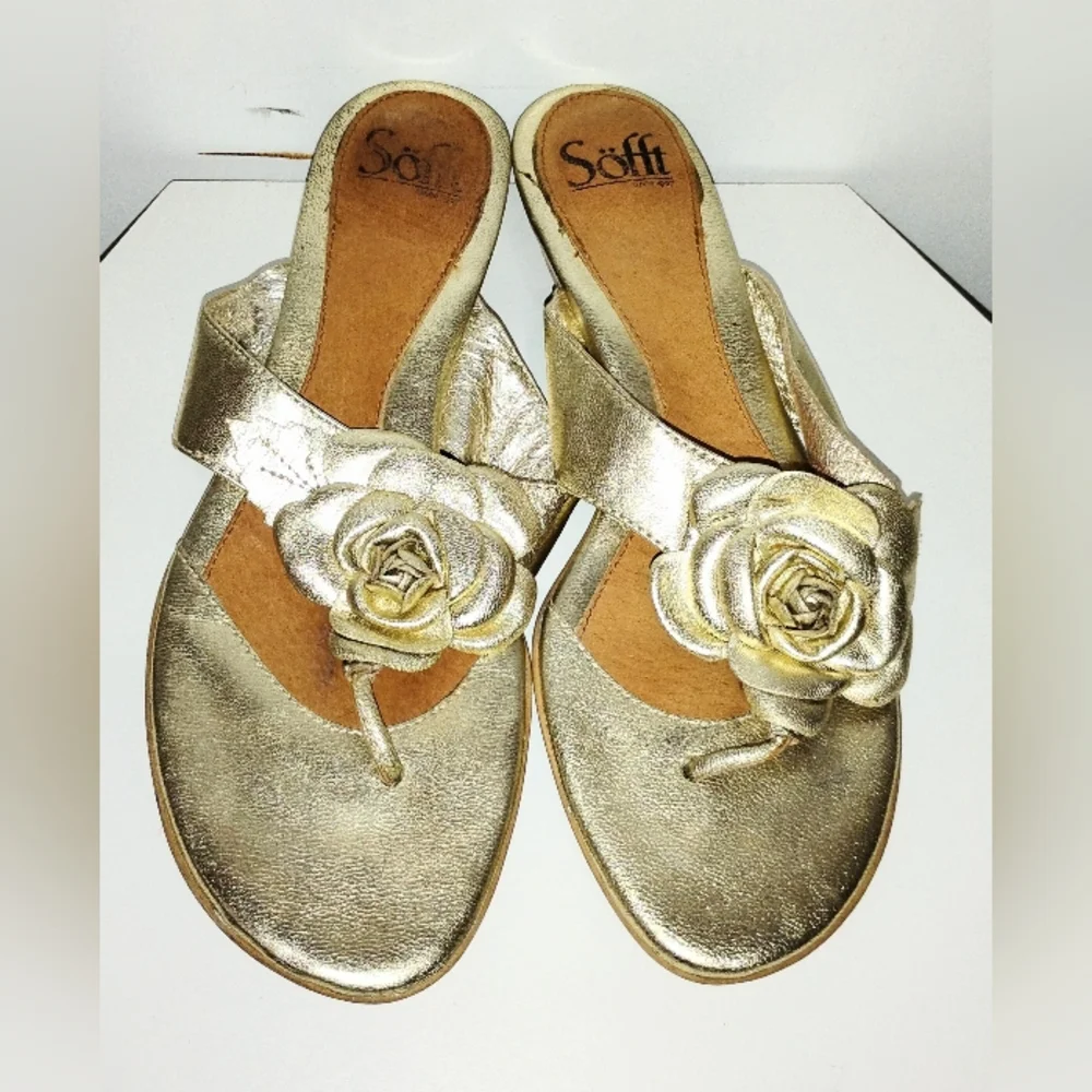 GOLD LEATHER ROSETTE SANDALS - Picture 5 of 7